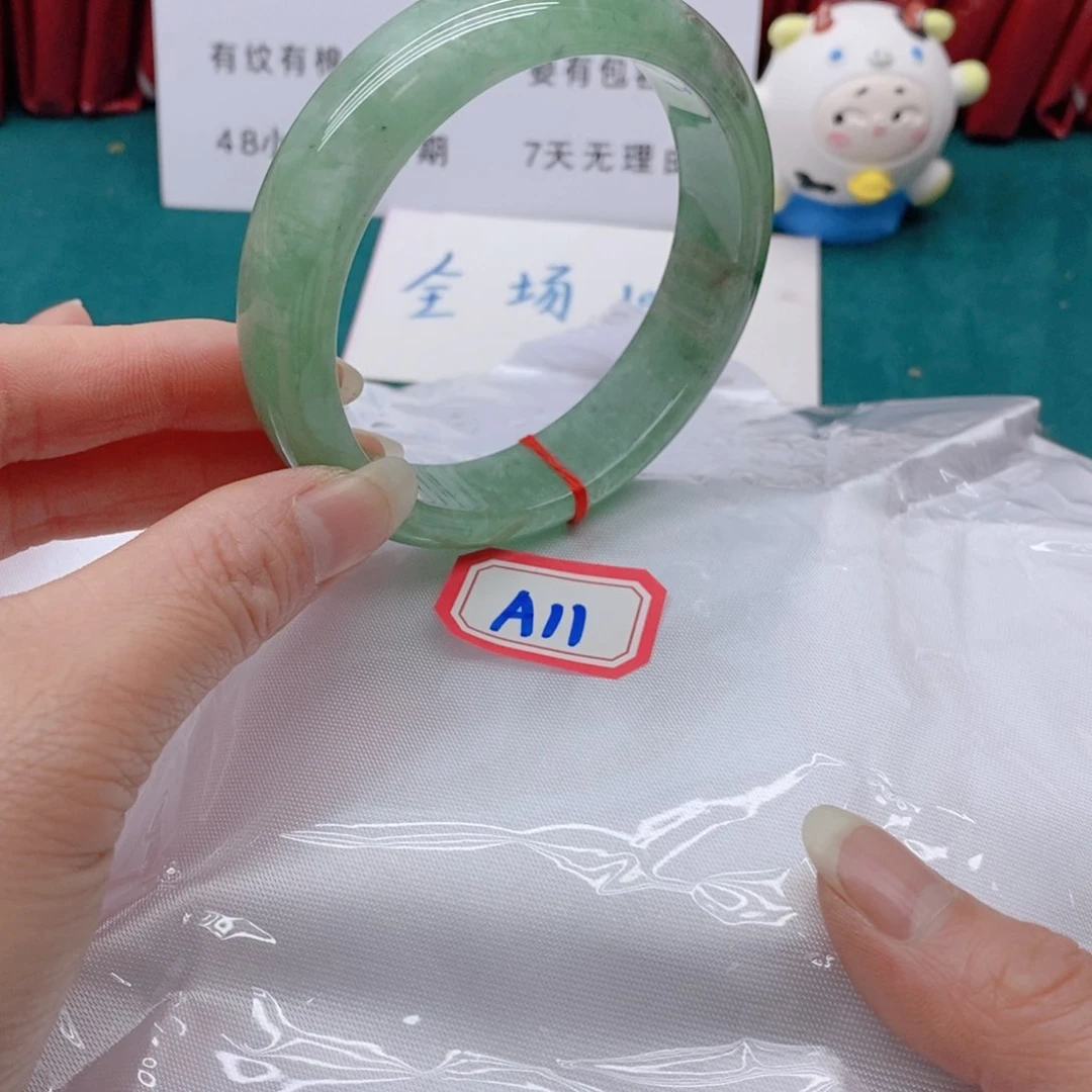 翡翠手镯未镶嵌柠*?A1111111111