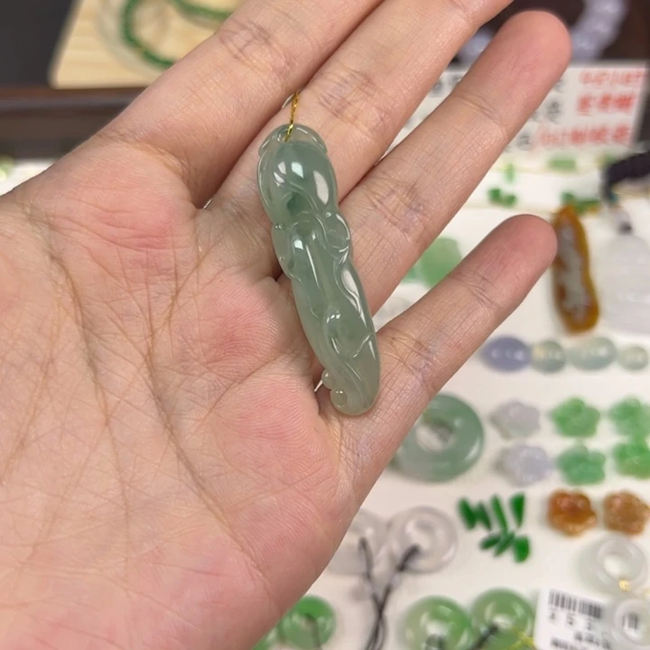 翡翠裸石飘花特色件