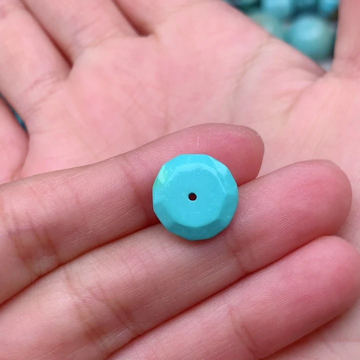 绿松石颈饰未镶嵌