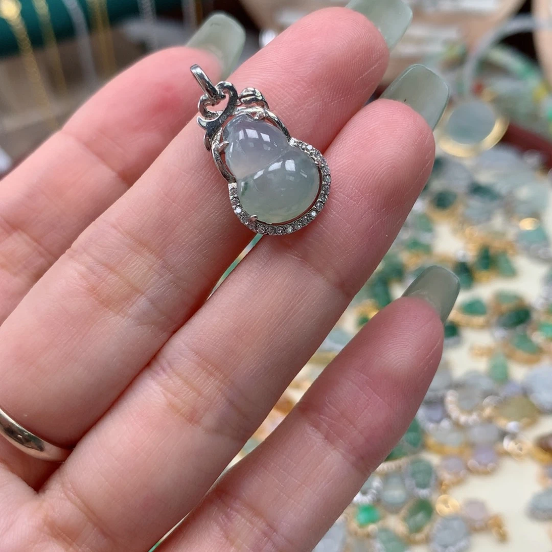 颈饰银S925镶嵌翡翠葫芦