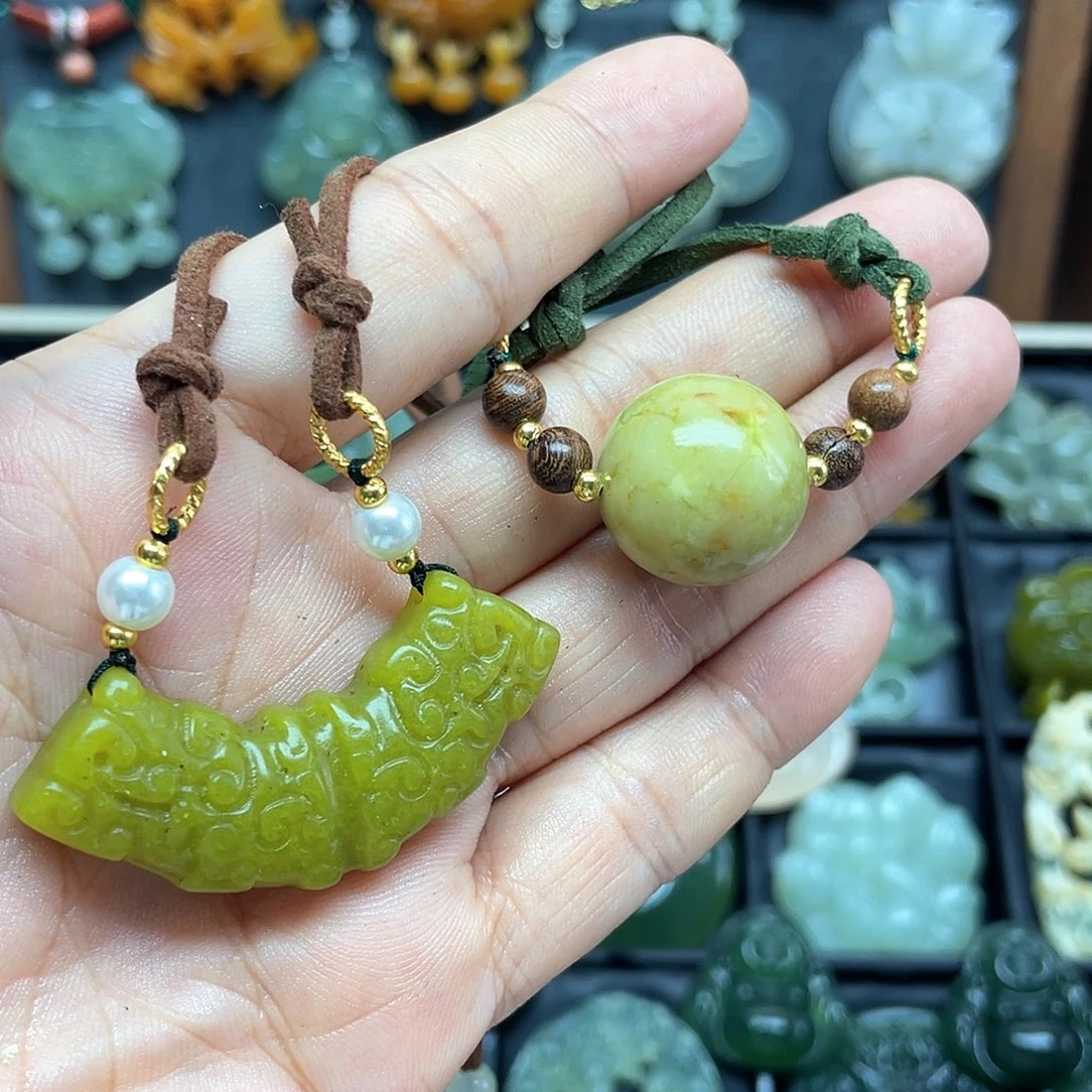 蛇纹石玉未镶嵌颈饰