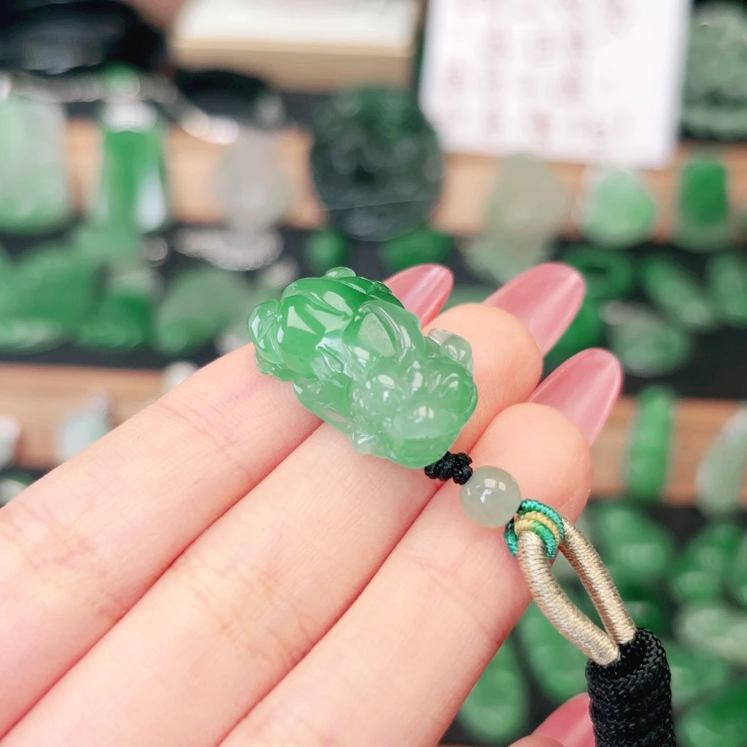 石英质玉（非洲翠）未镶嵌颈饰