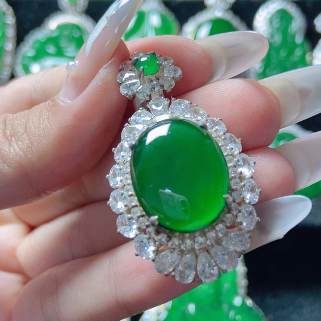 翡翠银S925镶嵌颈饰18。