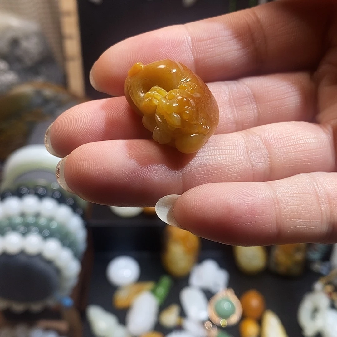 和田玉（糖玉）未镶嵌把件初*大