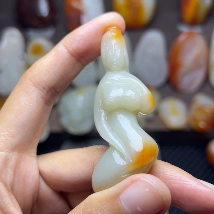 和田玉未镶嵌颈饰