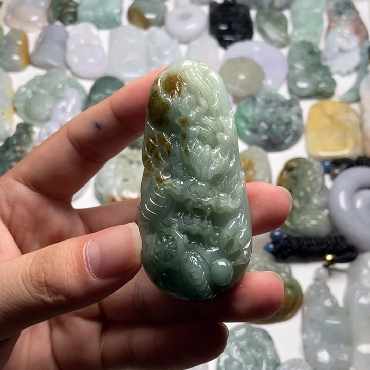 翡翠未镶嵌颈饰龙牌67