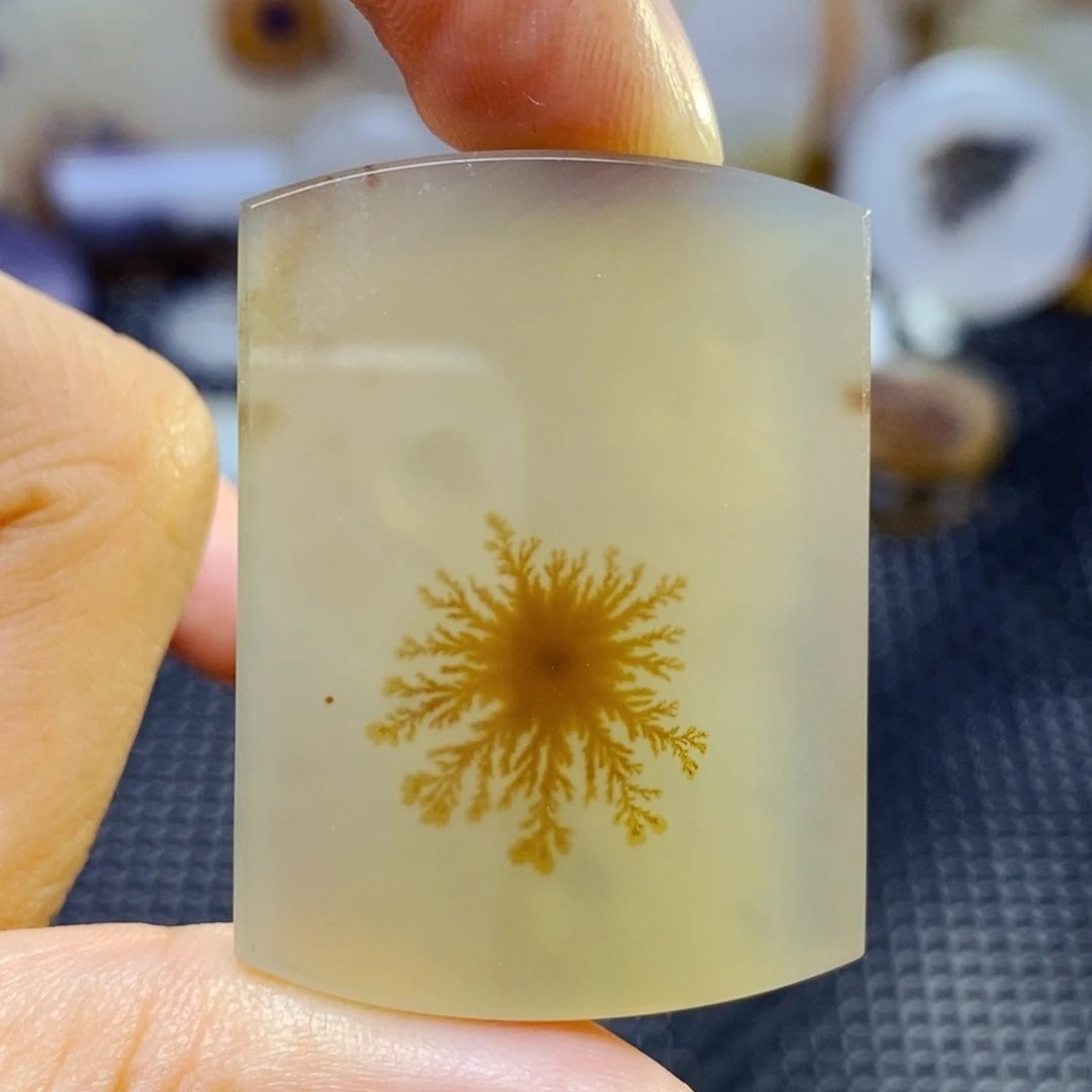 玛瑙/玉髓未镶嵌珠宝奇石