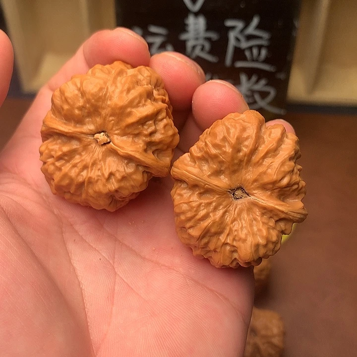 探***神文玩核桃吊坠蛤蟆头