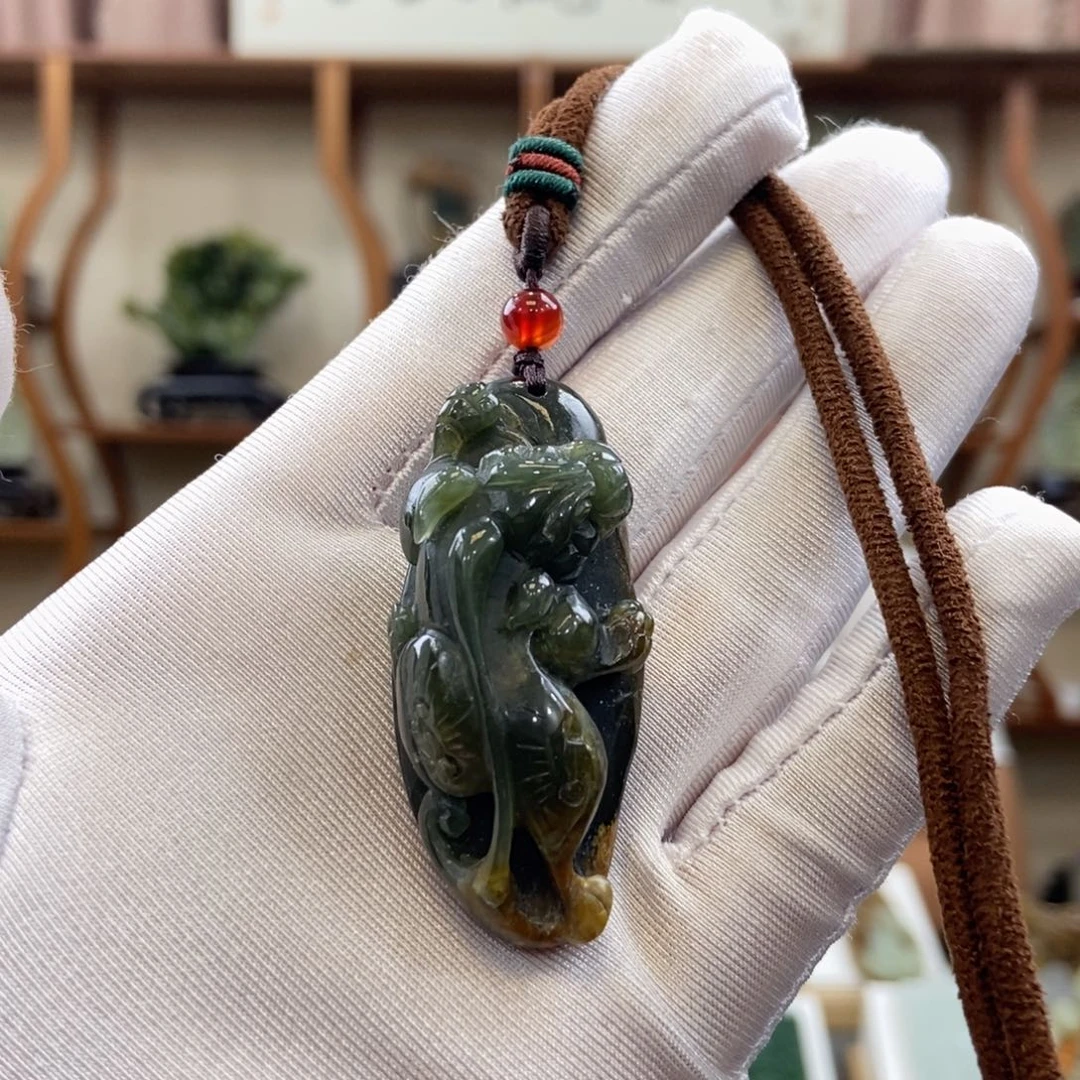 和田玉未镶嵌颈饰