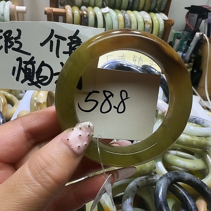 透闪石-蛇纹石玉未镶嵌手镯