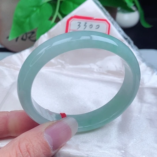 翡翠手镯未镶嵌       贵妃54-55