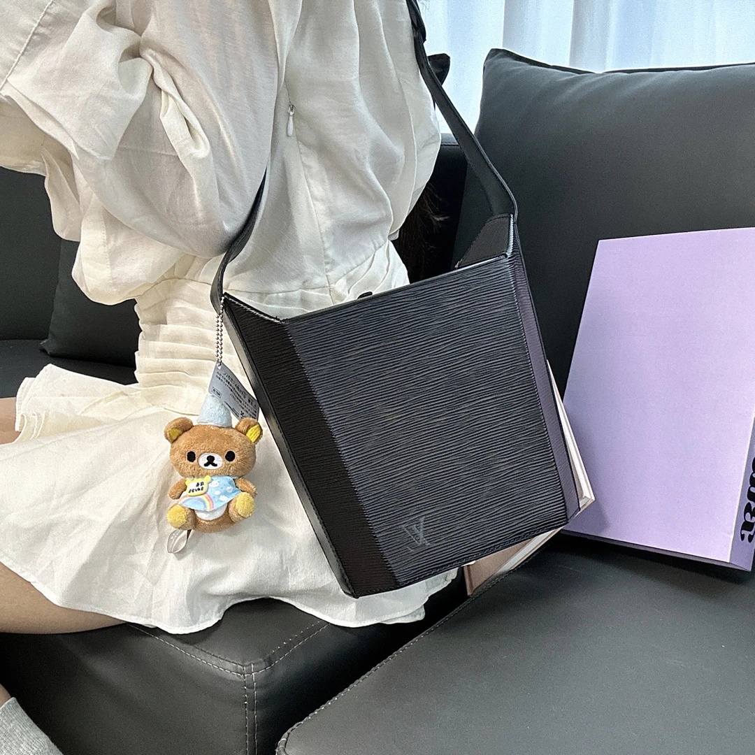 95新 LouisVuitton/路易威登 水波纹盒子单肩包