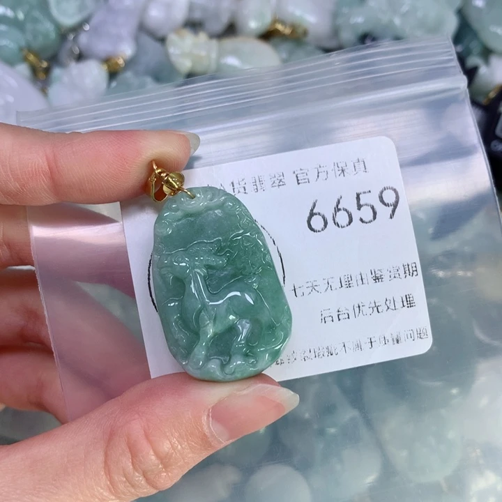 翡翠颈饰未镶嵌翡翠