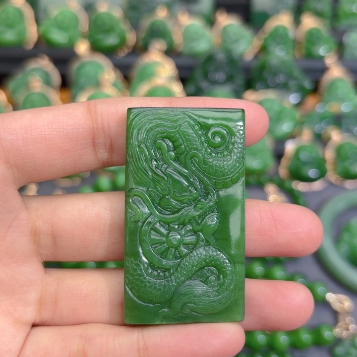 颈饰未镶嵌和田玉（碧玉）