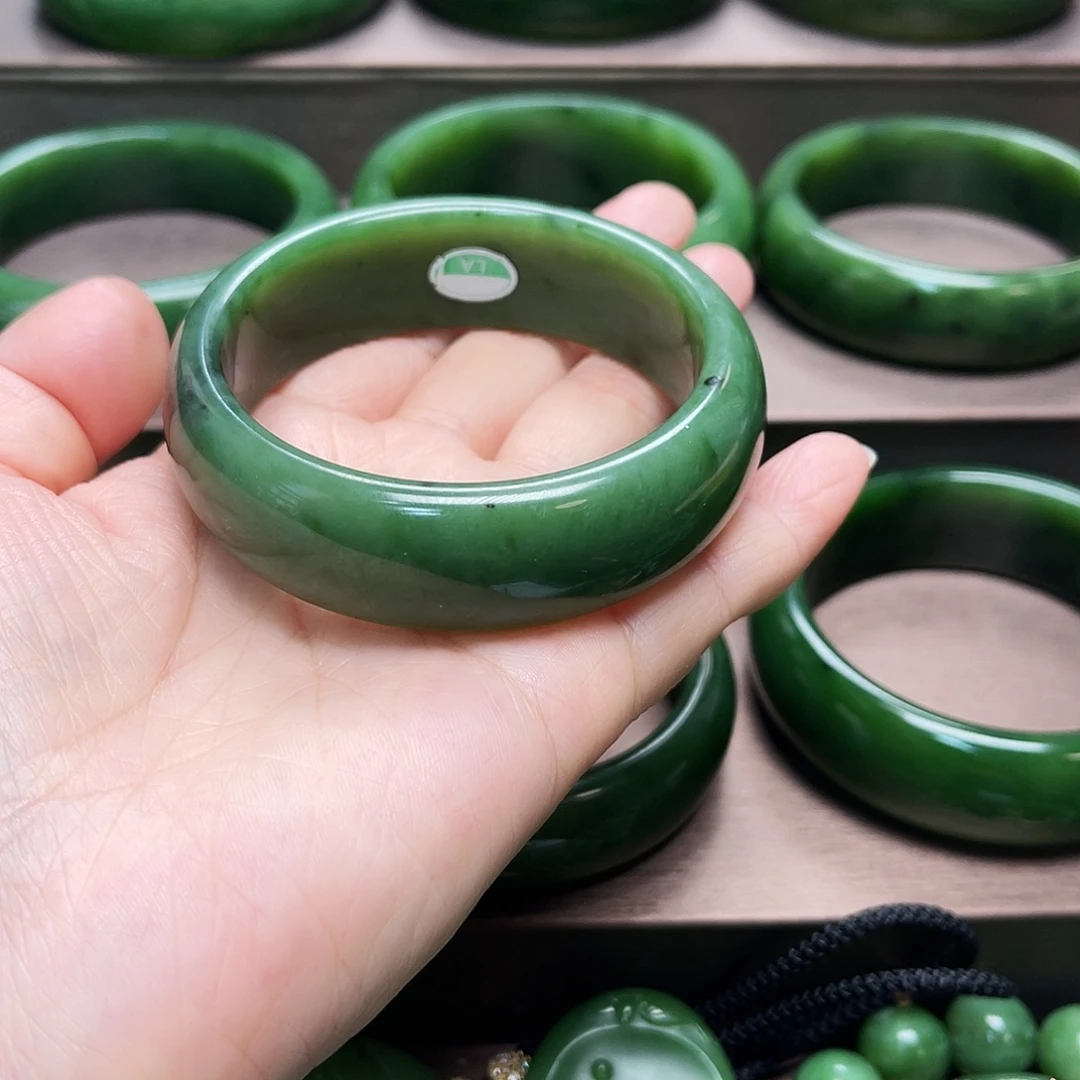 和田玉（碧玉）未镶嵌手镯