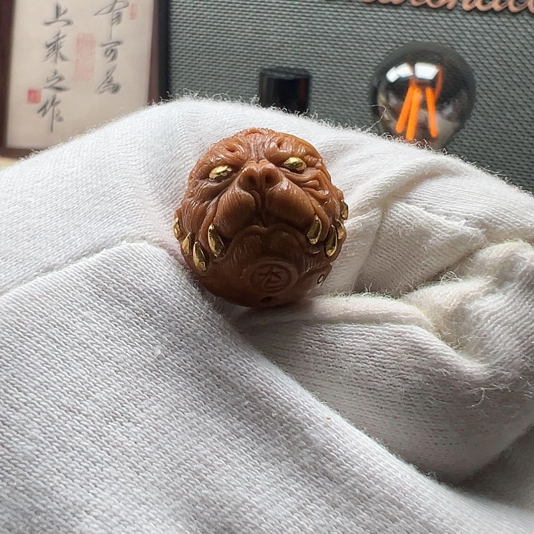 猴头核桃吊坠狗王镶嵌18.3