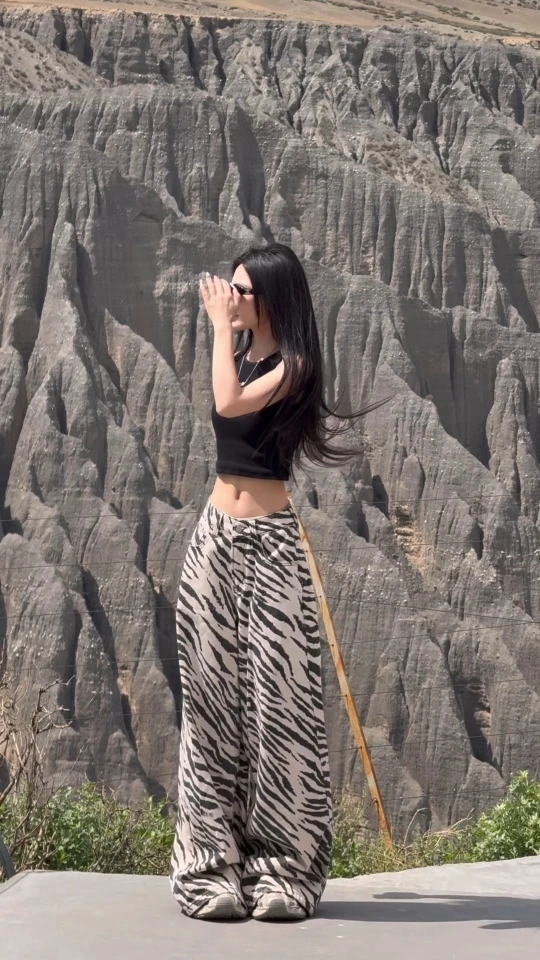 斑马纹微喇工装牛仔裤女夏季2025新款美式高街宽松不贴腿喇叭裤