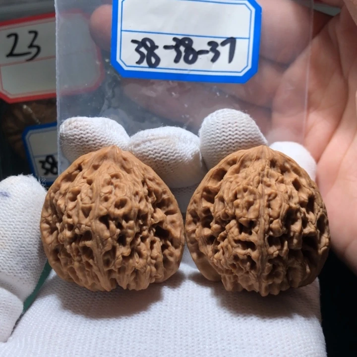 文玩核桃吊坠南疆三角31