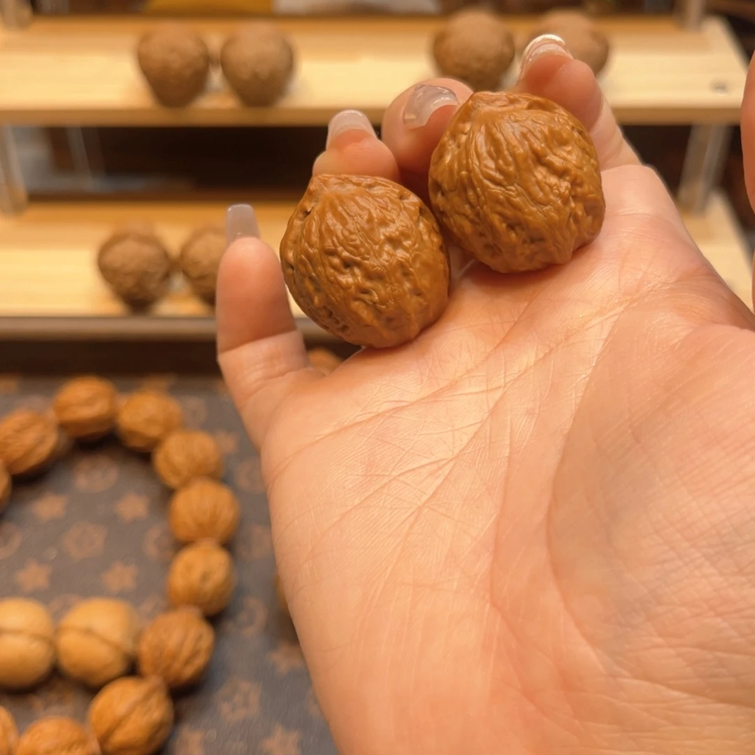 文玩核桃把件大肚八棱