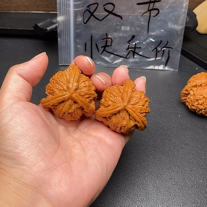 ＊***冰把件文玩核桃白奔