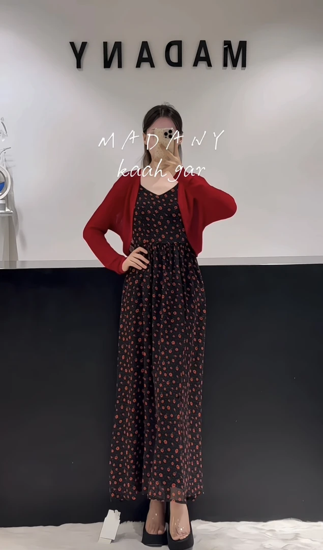 碎花吊带连衣裙搭配针织开衫套装