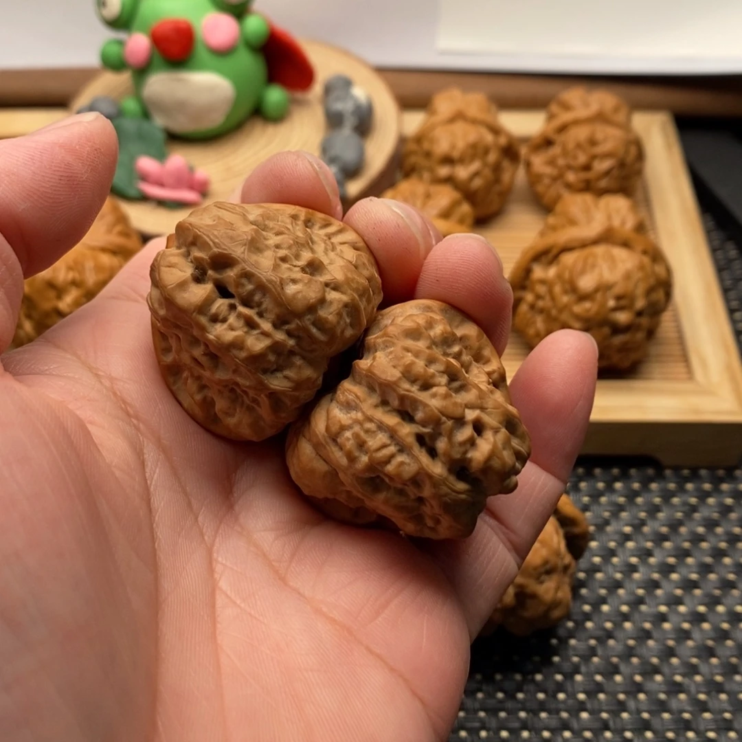 S***t文玩核桃把件三角边35
