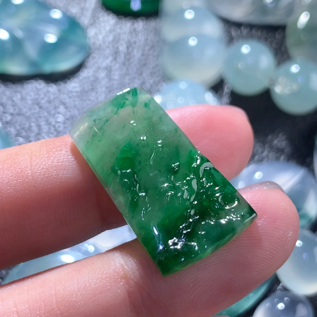 翡翠颈饰未镶嵌缅甸