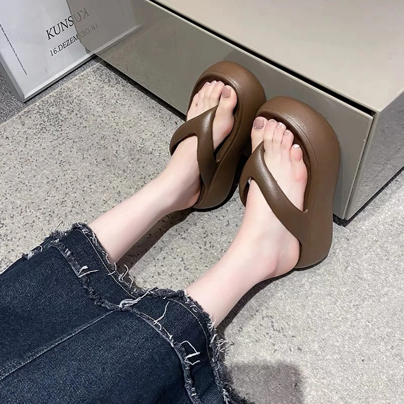 踩屎感软底人字拖女外穿2025新款夏季厚底增高夹趾拖鞋海边沙滩鞋