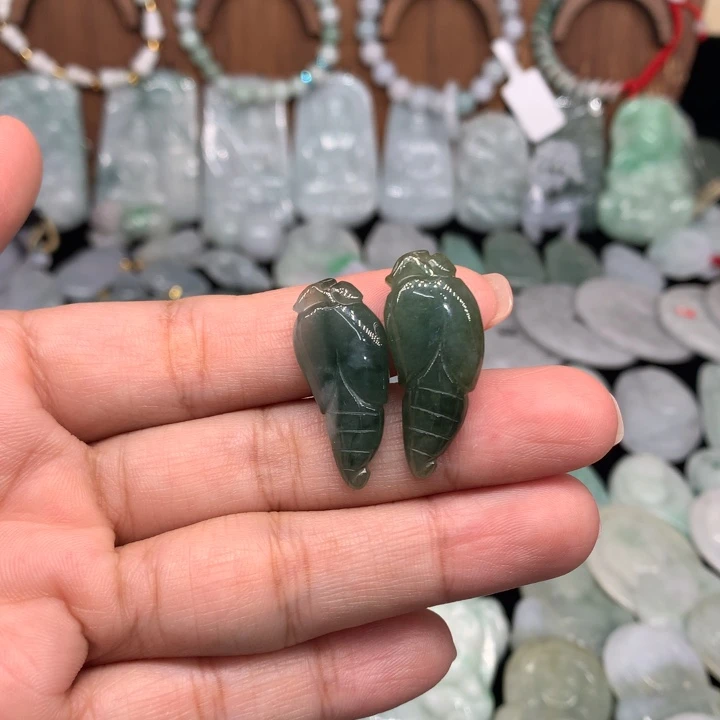 翡翠未镶嵌颈饰11