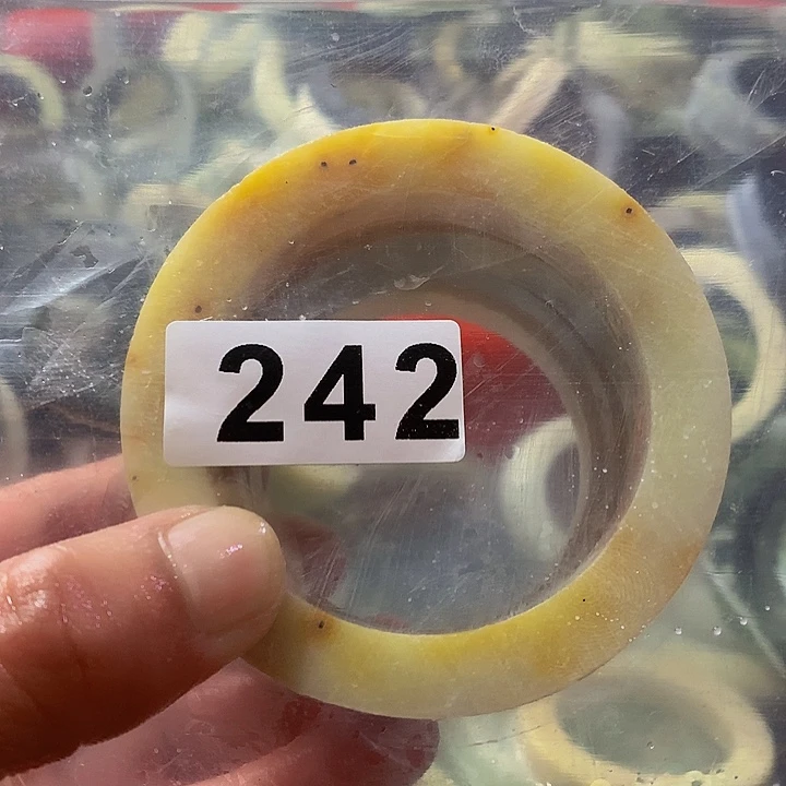 蛇纹石玉原未镶嵌行***娃