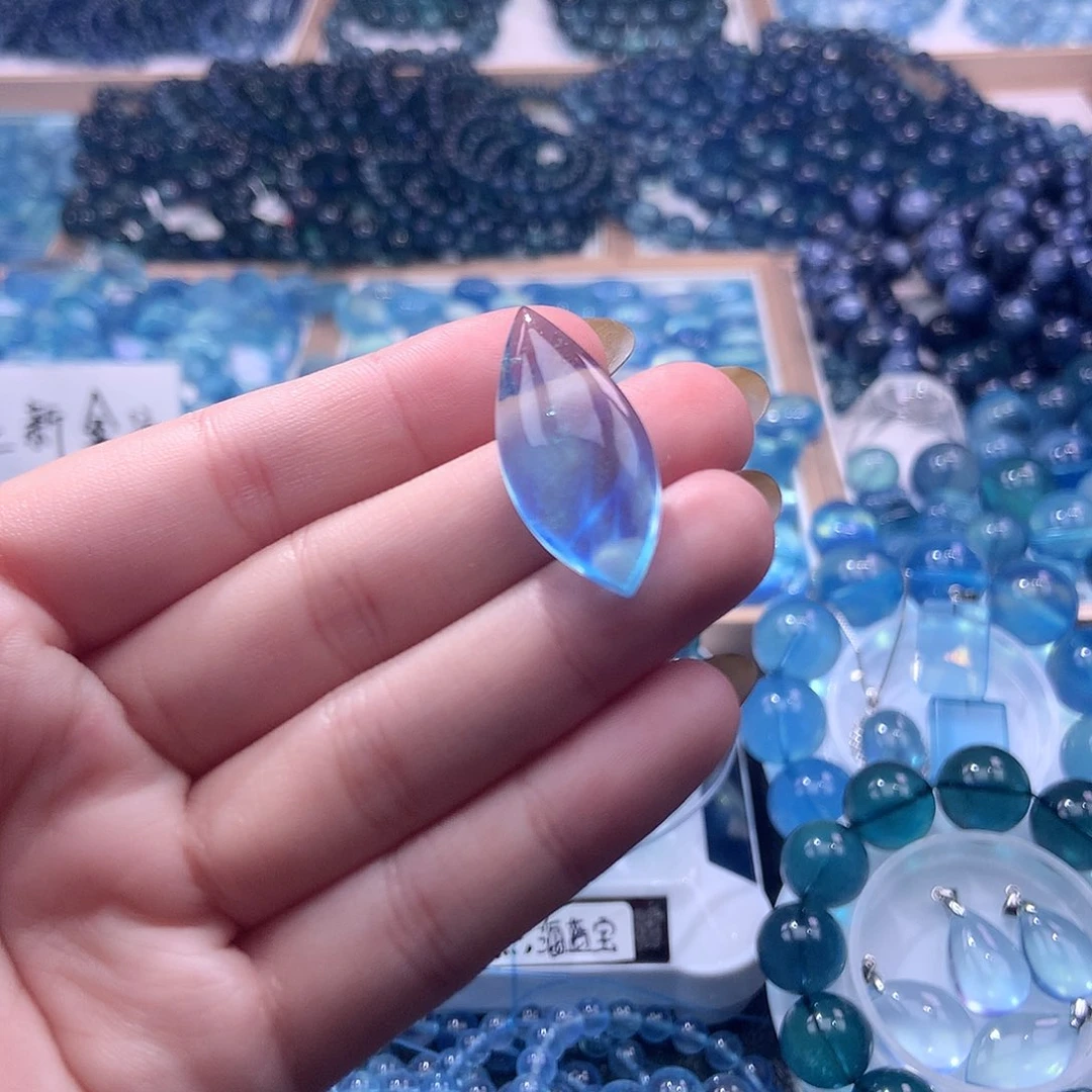 未镶嵌颈饰海蓝宝石叶片（可打孔配银扣，打孔不退）150元