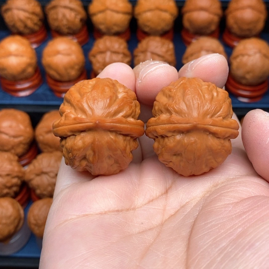 把件文玩核桃手捻石虎