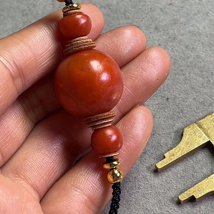 颈饰琉璃黑*琉璃………..