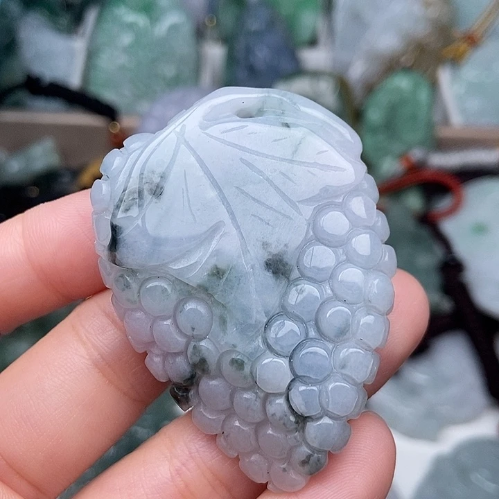 翡翠未镶嵌颈饰翡翠有微瑕