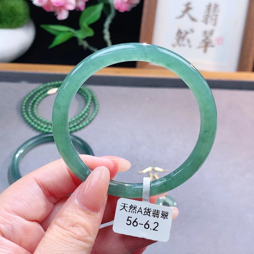未镶嵌手镯（圆镯）翡翠