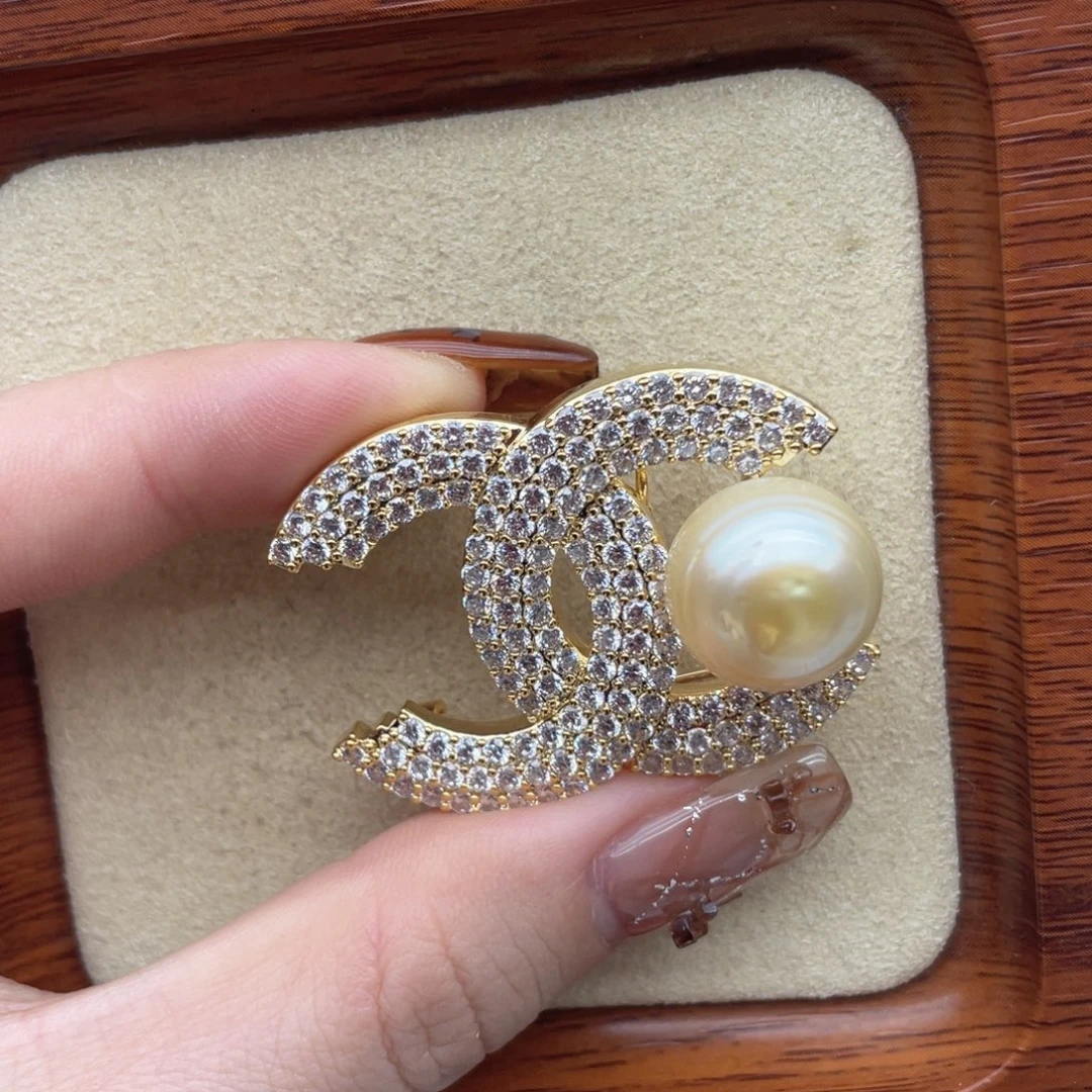 未镶嵌海水珍珠胸饰A17