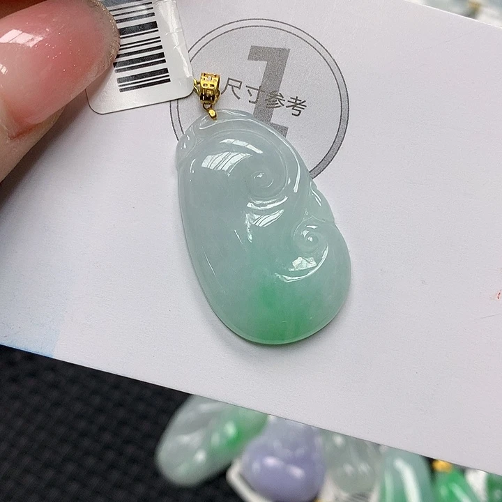 颈饰18K金镶嵌翡翠