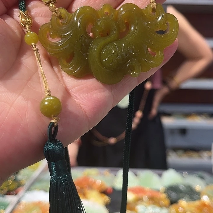 岫玉未镶嵌毛衣链