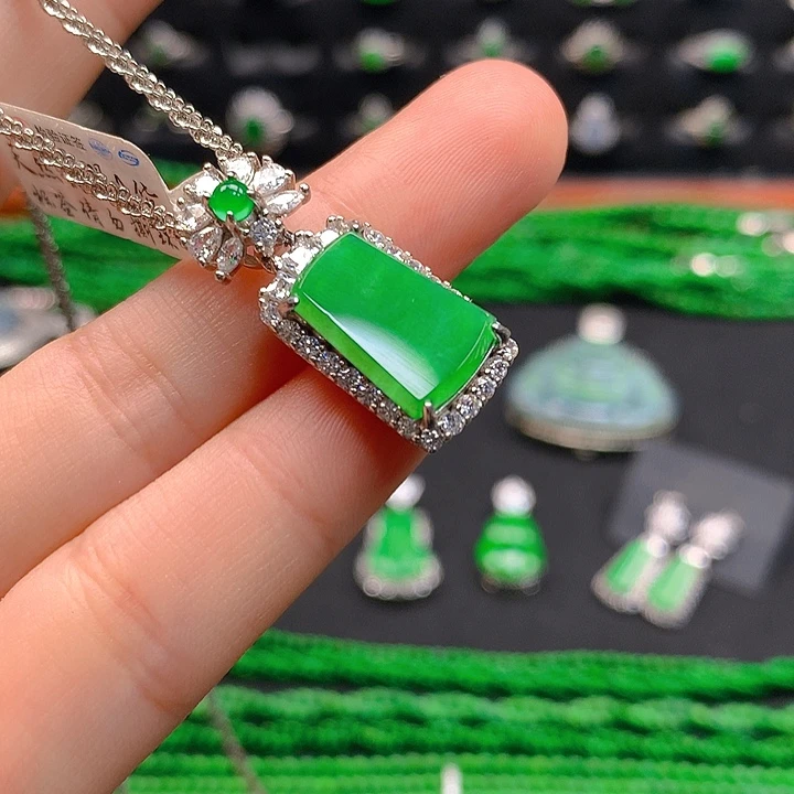 颈饰未镶嵌翡翠无事牌