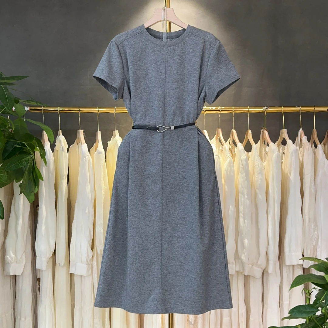时尚气质轻职风显瘦圆领连衣裙简约设计师夏季学院风百搭