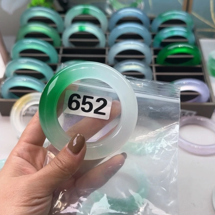 玉沐*时尚飘花手镯652