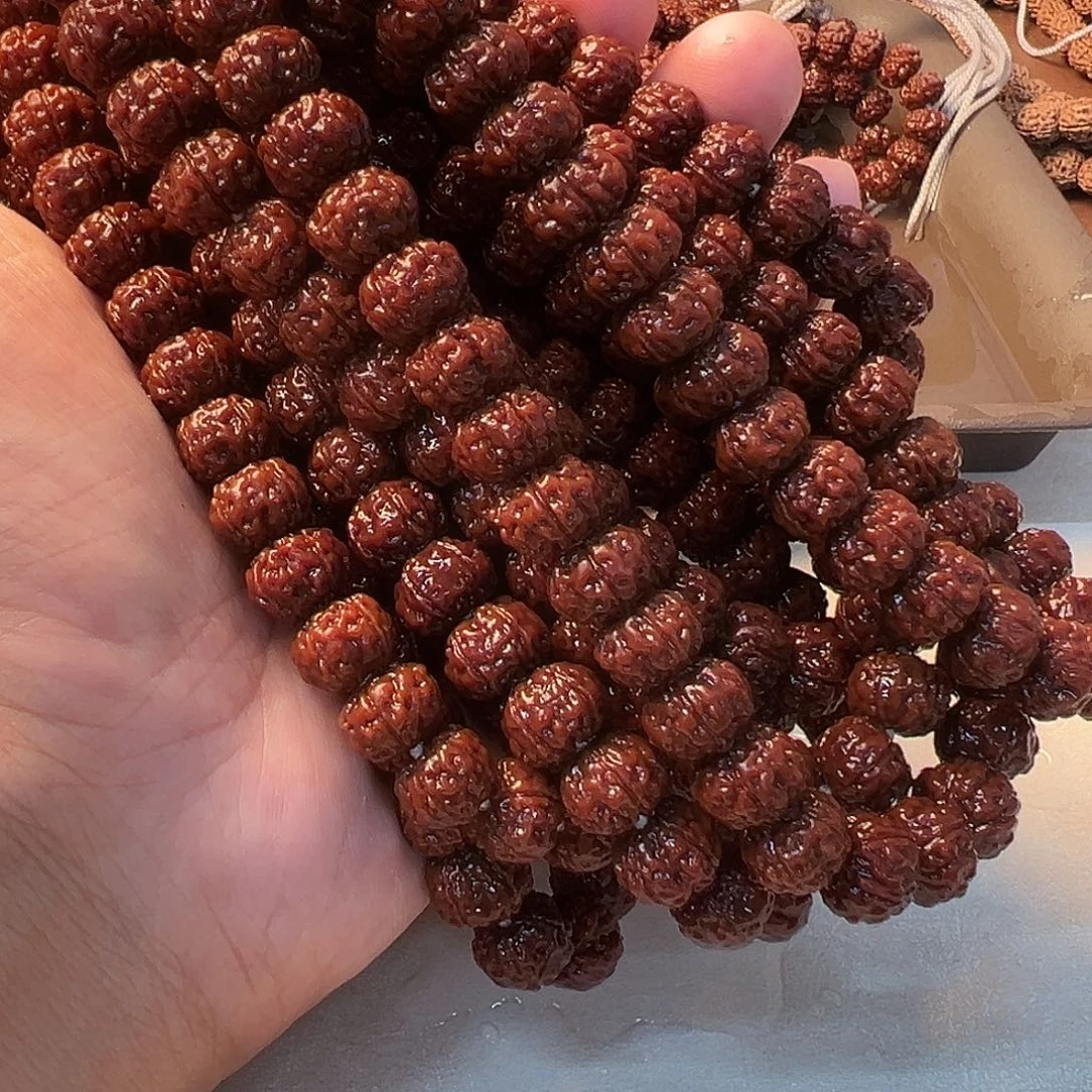 金刚菩提吊坠老树王手持11