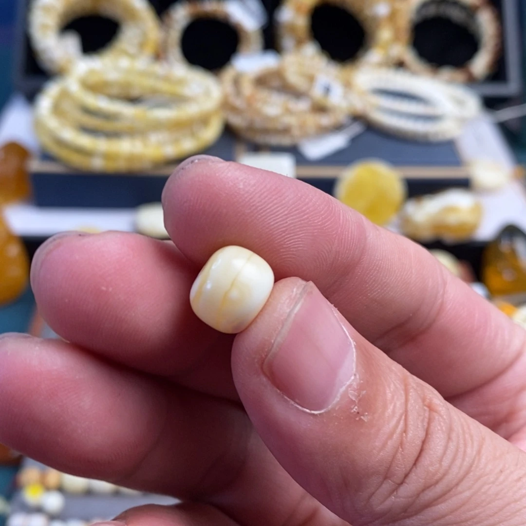 蜜蜡未镶嵌裸石白虎皮纹墩子11mm
