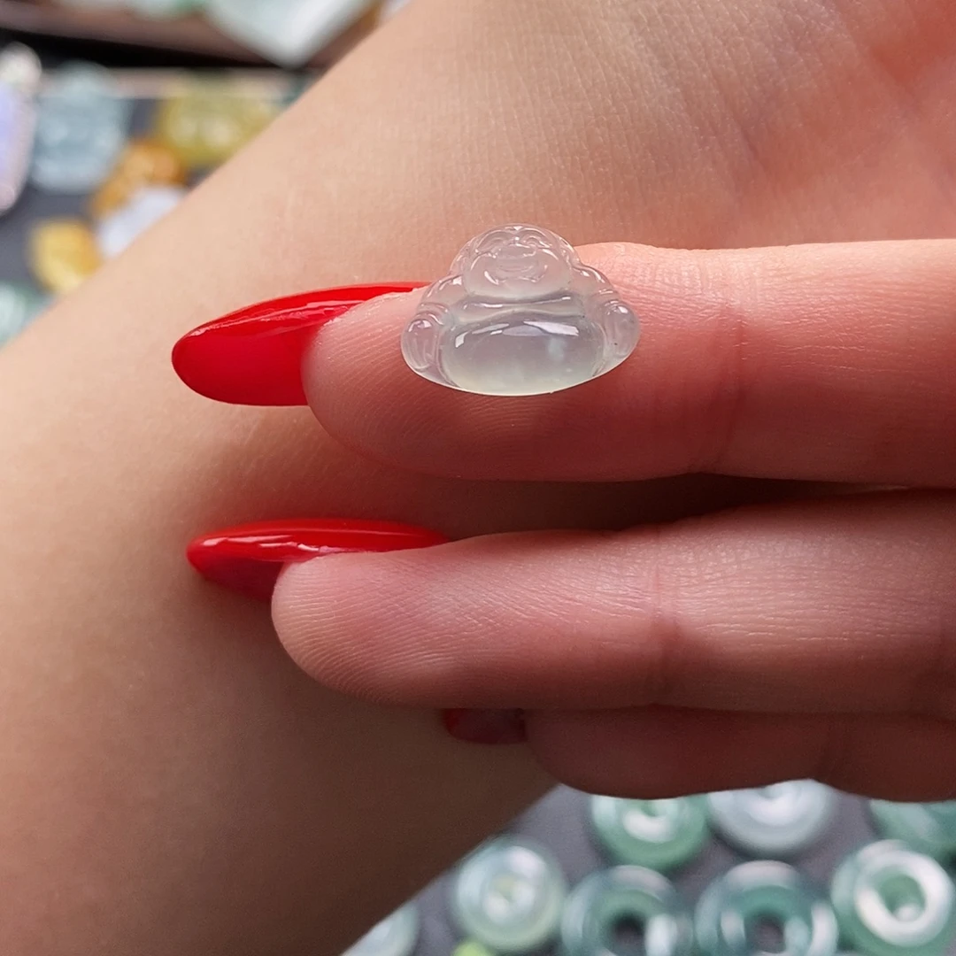 翡翠未镶嵌颈饰佛公