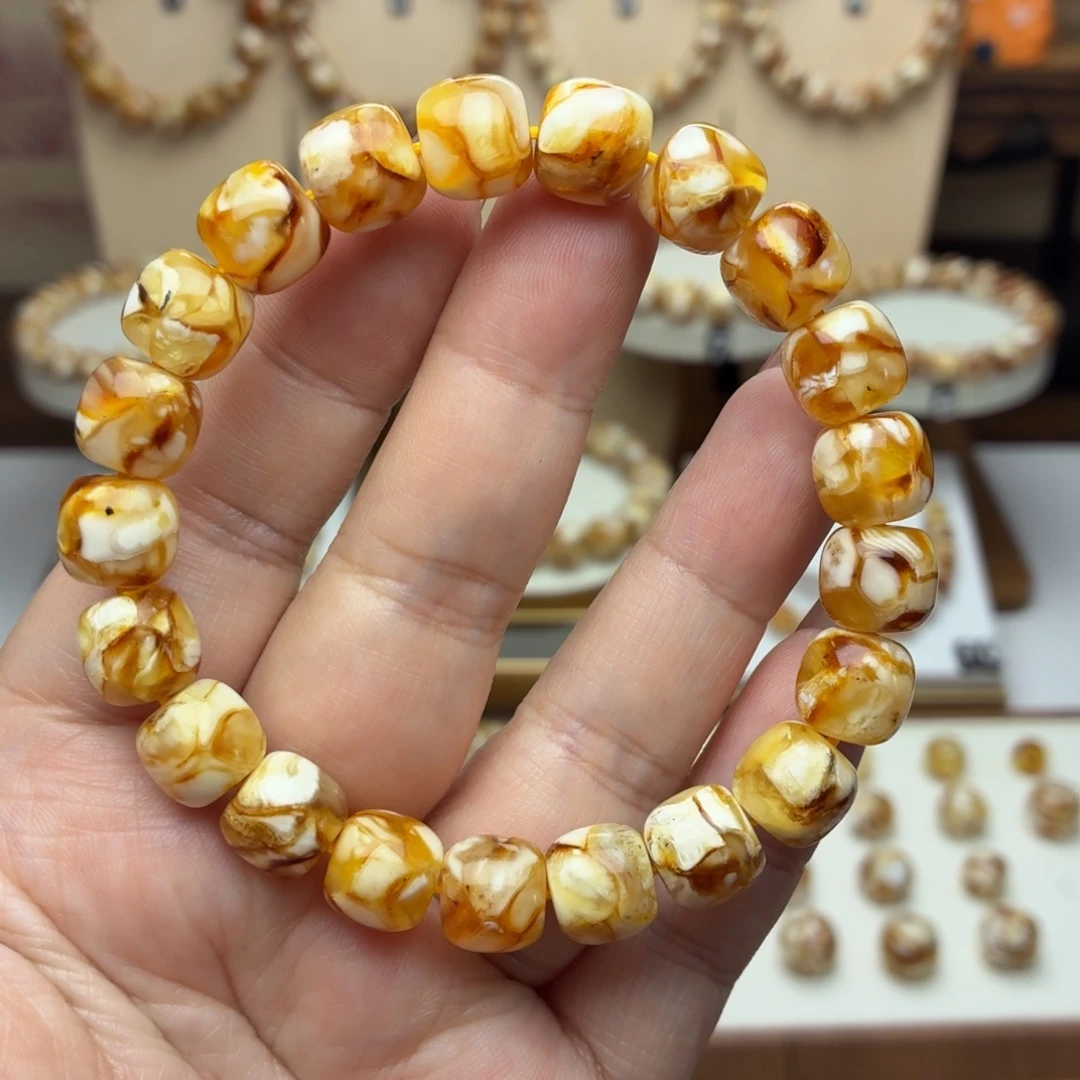 10mm沁色精工老型手串一条带矿点