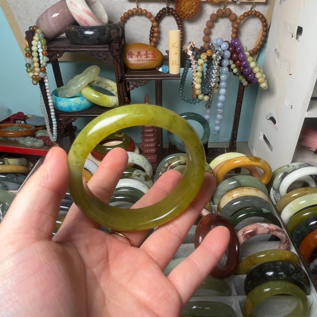 辞***.蛇纹石玉未镶嵌手镯