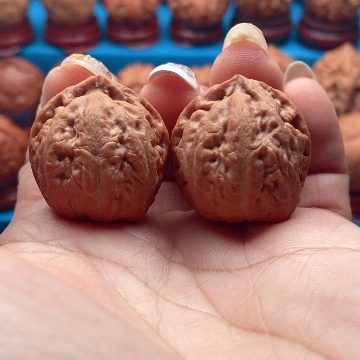 核桃精品文玩核桃手捻三角白