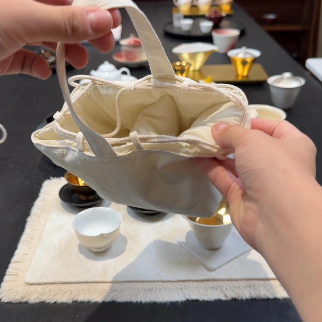 白色大号收纳包包