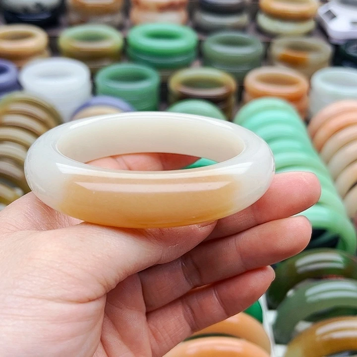 未镶嵌手镯（圆镯）石英质玉