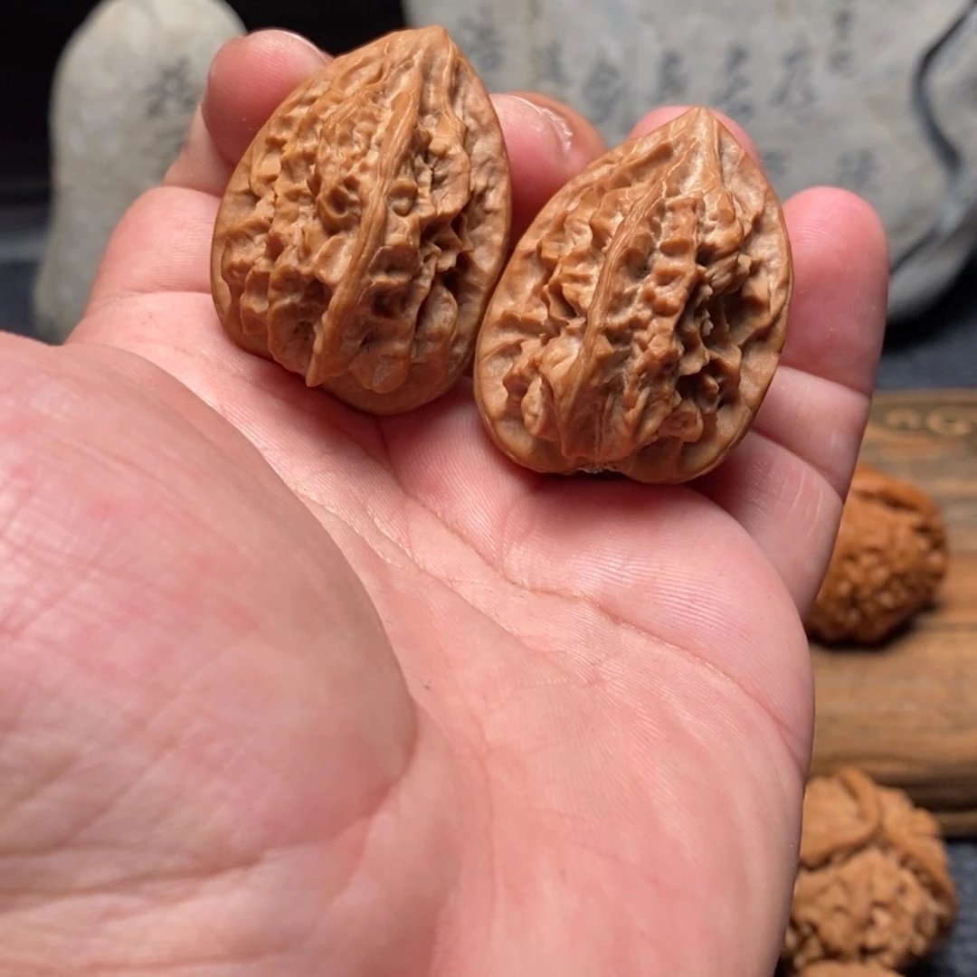 文玩核桃吊坠龙骨鸡心